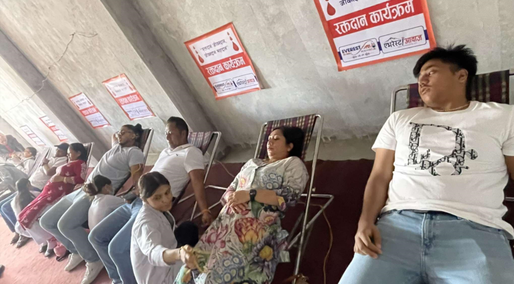 एभरेस्ट एफएमको आकस्मिक रक्तदान कार्यक्रममा २५१ यूनिट रगत संकलन