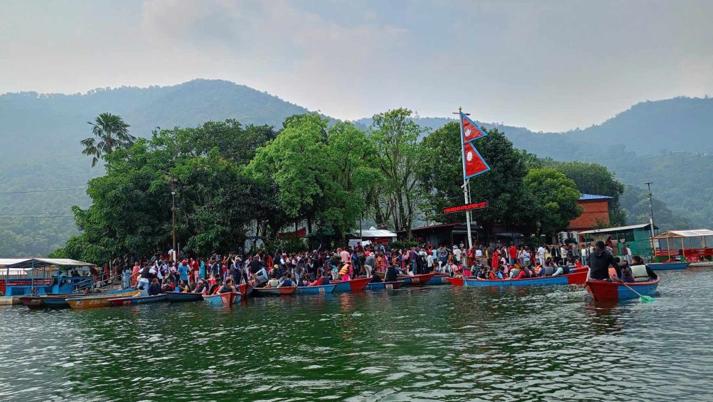 ताल बाराही मन्दिरमा दर्शनार्थीहरुको घुइँचो