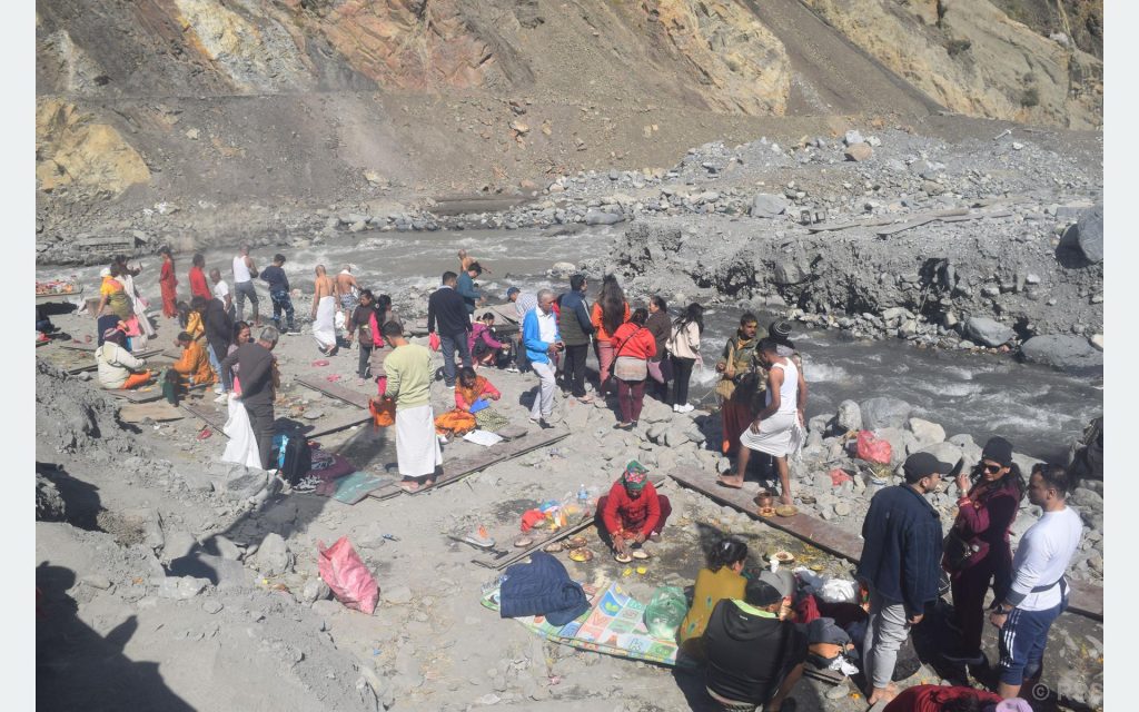 कागबेनीमा पितृतर्पण गर्नेको घुइँचो