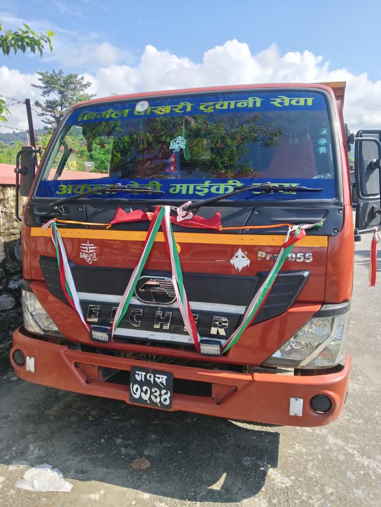 अन्नपूर्ण संरक्षण क्षेत्रमा अबैध रुपमा चोरी निकासी गरेको टिप्पर प्रहरी नियन्त्रणमा