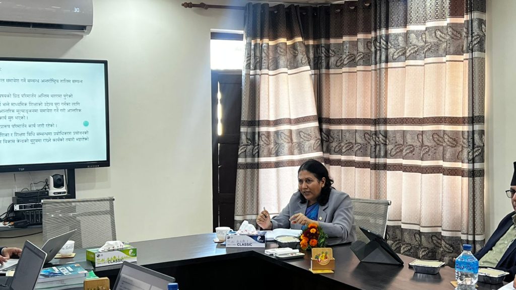 शिक्षा मन्त्री भट्टराइले गरिन् कार्यालयहरूको आकस्मिक निरीक्षण