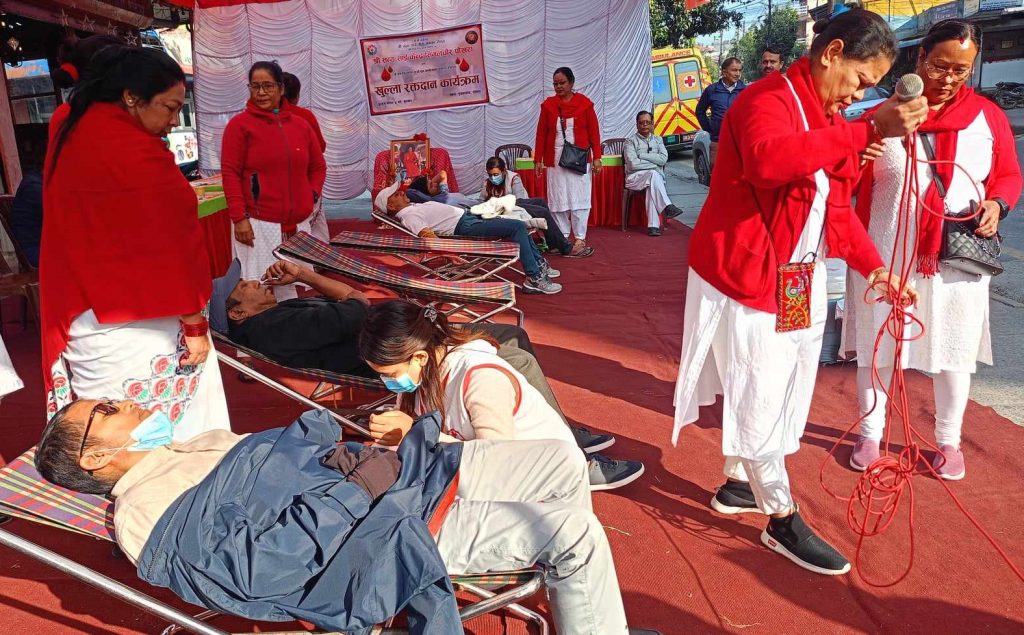 सत्य साई केन्द्र सिमलचौरले गरेको रक्तदानमा ३० युनिट रगत संकलन