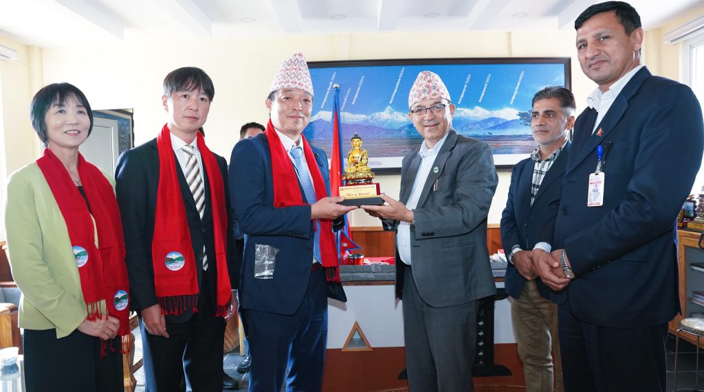 जापानका सांसदहरु र नगर प्रमुख आचार्य बिच भेटवार्ता