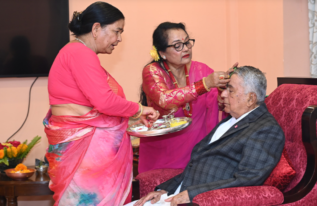 राष्ट्रपति पौडेलले लगाए भाइटीका