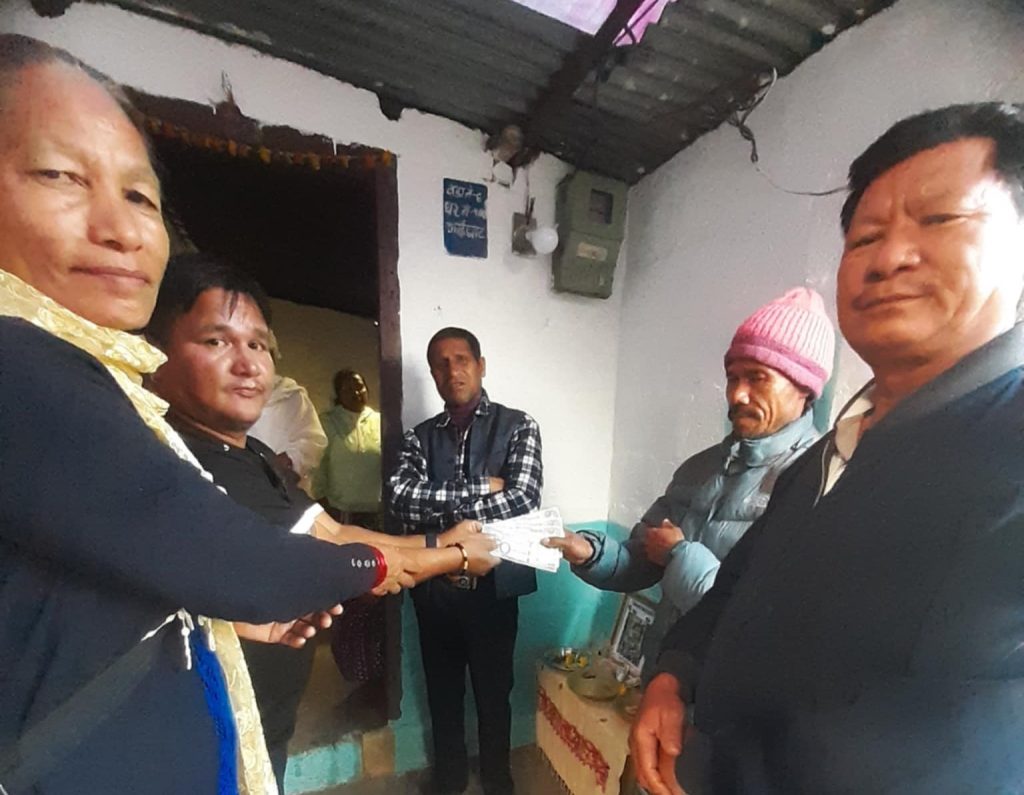 राष्ट्रिय भूमिअधिकार मञ्चद्धारा विपन्न परिवारलाई सहयोग