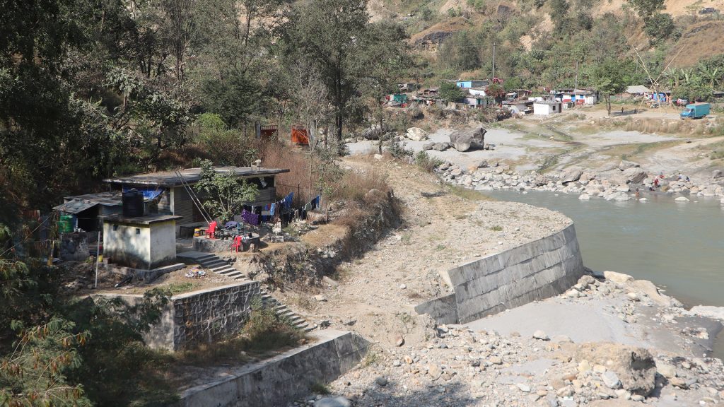 भवन नहुँदा  प्रहरी मसानघाटमा बस्न बाध्य