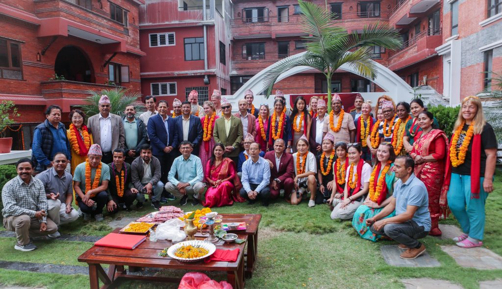 पोखरामा १२ राष्ट्रका ५६ पर्यटकले मनाए सामुहिक भाइटीका