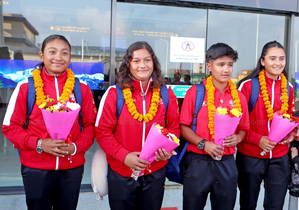 यु १९ विश्वकप क्रिकेटमा छनोट भएका गण्डकीका ४ खेलाडीलाई पोखरामा भब्य स्वागत (भिडियो)
