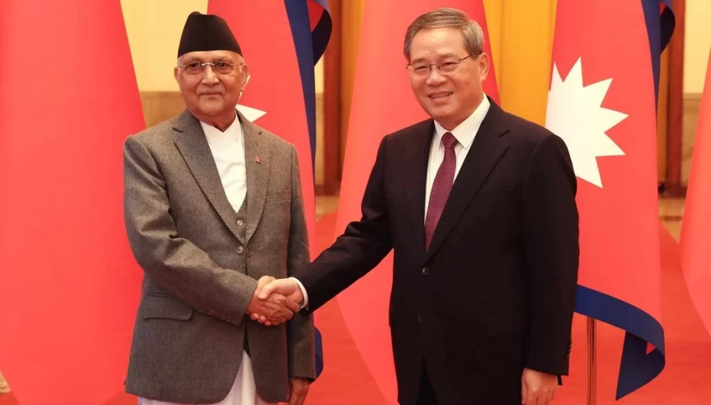 प्रधानमन्त्री ओली र चिनियाँ समकक्षी छ्याङ्बीच द्विपक्षीय भेटवार्ता सुरु