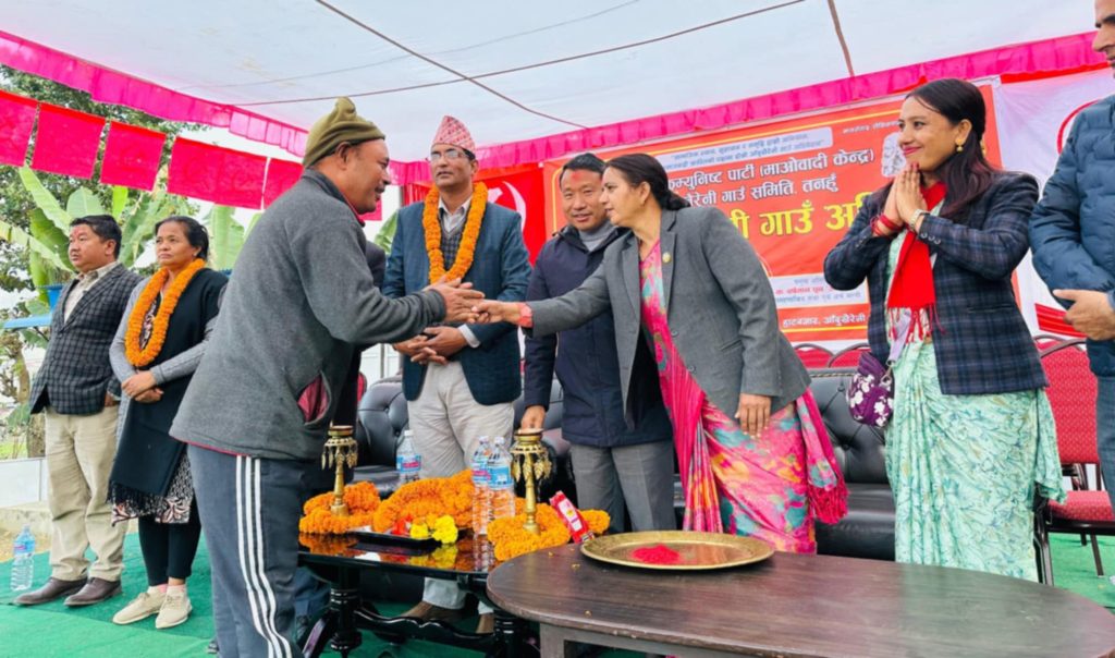 तनहुँमा ५० बढी कांग्रेस कार्यकर्ता माओवादी केन्द्रमा प्रवेश