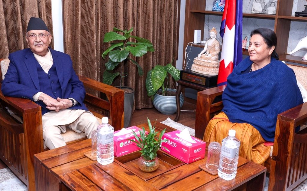 प्रधानमन्त्री ओली र पूर्व राष्ट्रपति भण्डारी बीच भेटवार्ता