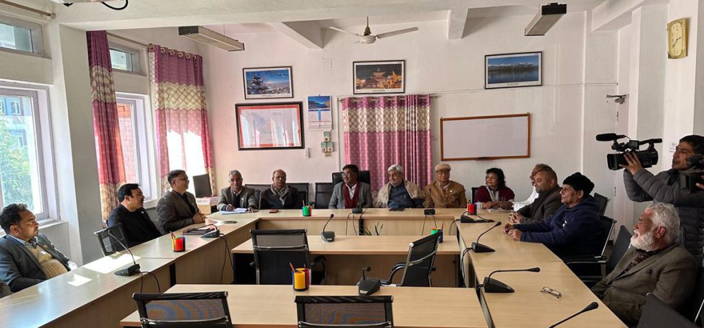 आठ दलीय मोर्चाको बैठक बस्दै