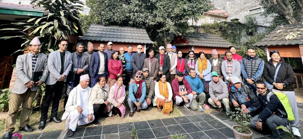 पोखराका ऐतिहासिक चौतारा र पुराना रुख मास्ने विरुद्ध जुटे संरक्षणकर्मी