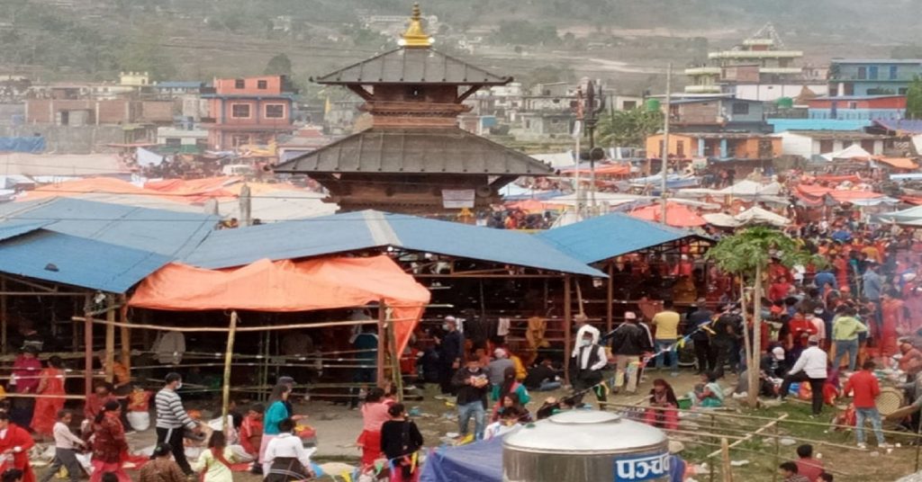 लमजुङको ईशानेश्वर महादेवस्थानमा भक्तजनको भीड