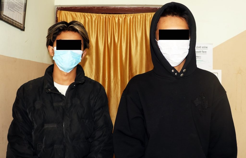 डिपेन्डेन्टमा युके लैजान्छु भन्दै ठग्ने २ जना युवक पक्राउ