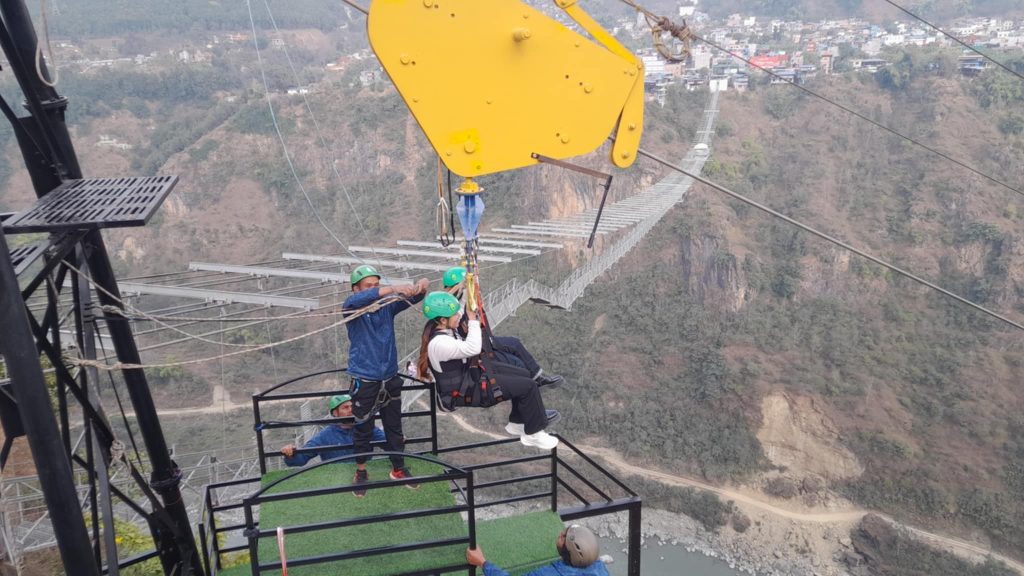 कुश्मास्थित ‘द क्लिफ’मा विश्वकै लामो र अग्लो ‘मेगाट्रोल’ सञ्चालन