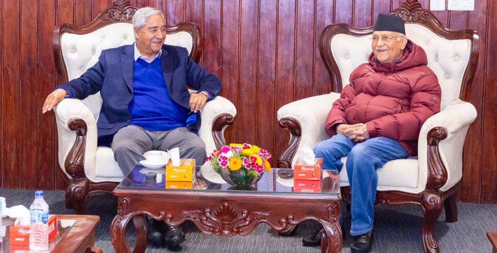 देउवालाई भेट्न महाराजगञ्ज पुगे ओली