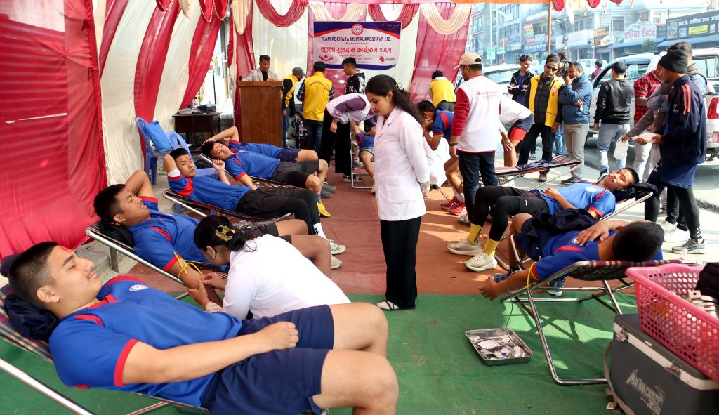 टीम पोखरा मल्टिपर्पोजको रक्तदानमा १ सय ४३ युटिन रगत संकलन