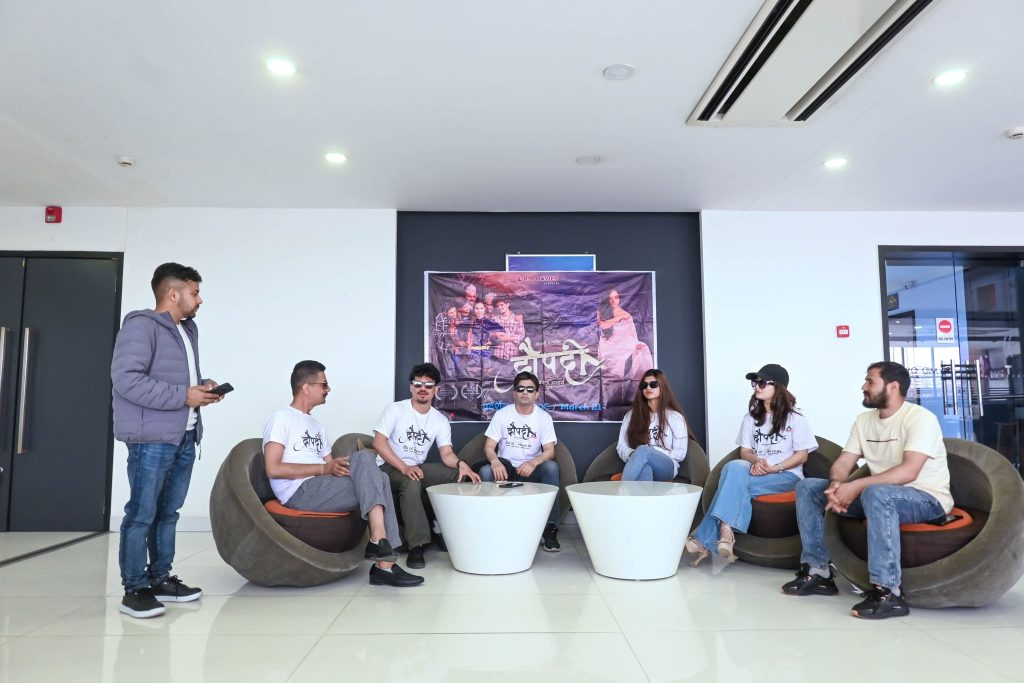 पोखरामा ‘द्रौपदी’ टोलीसँग पत्रकारको भेट, फिल्म चल्नेमा निर्माण पक्ष आशावादी