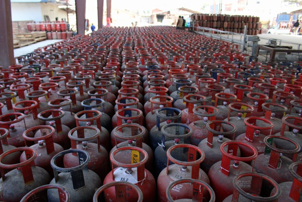 खाना पकाउने ग्यास सर्टेज भएको छैन, अनावश्यक स्टक नगर्नुस् : आयल निगम