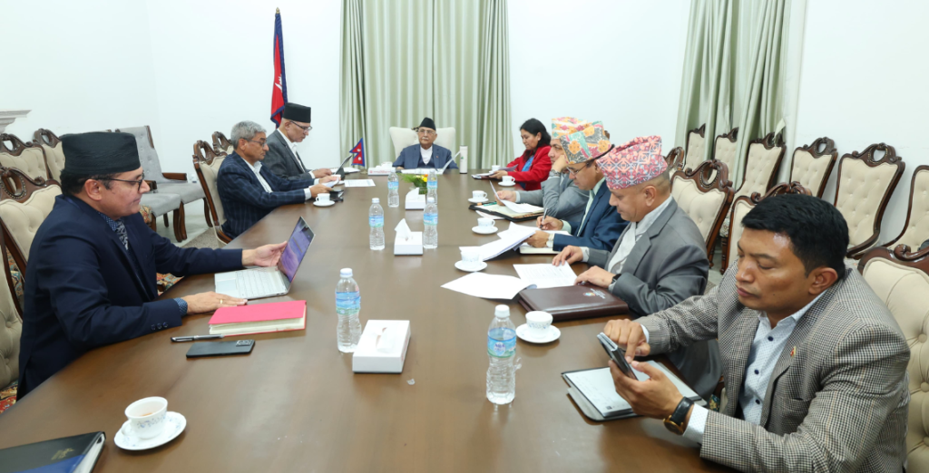 शिक्षकका मागबारे प्रधानमन्त्रीले गरे मन्त्री र सचिवहरूसँग छलफल