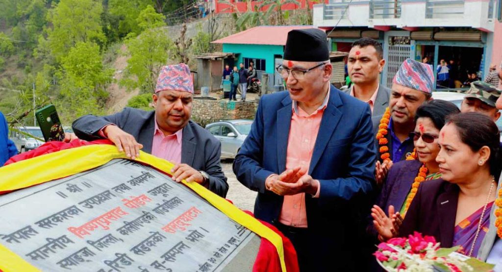 सिद्धार्थ राजमार्ग स्तरोन्नति पहिलो प्राथमिकता : अर्थमन्त्री पौडेल