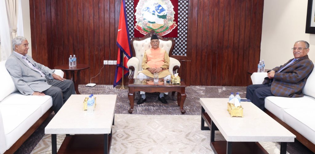 बालुवाटारमा शीर्ष तीन दलका शीर्ष नेताको बैठक जारी