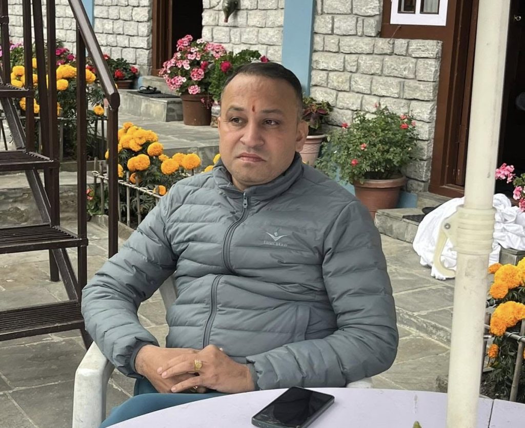 कर्मचारी र व्यवसायी कुट्ने पोखरा ४ का वडाध्यक्ष पराजुली पक्राउ