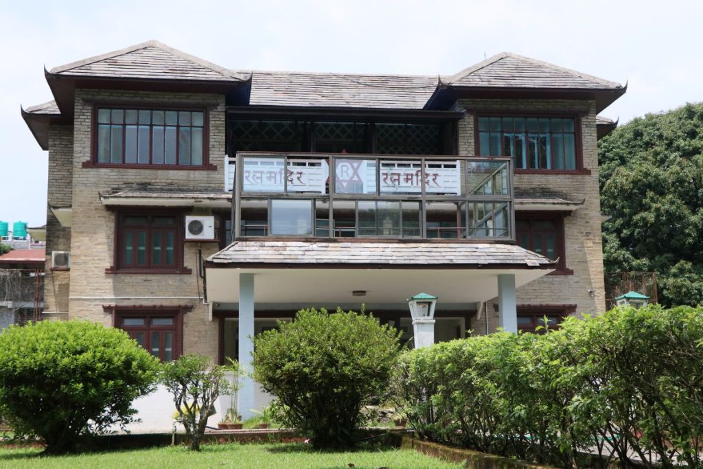 परिसर मात्र खुलेको रत्न मन्दिर दरबार नखुल्दा देखिएन रौनक