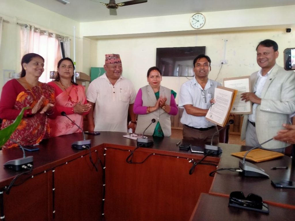 वालिङ नगरपालिका र मुक्तिनाथ कृषि कम्पनीबीच सम्झौता