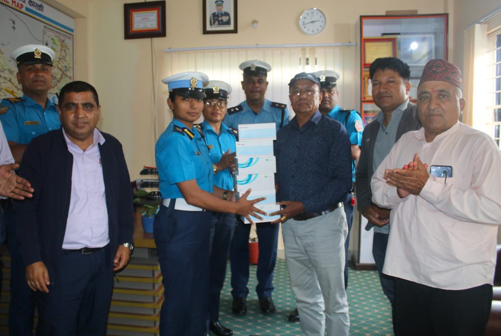 पोखरा यातायात प्रालिले गर्यो लापसे र गापसे चेक गर्ने किट हस्तान्तरण