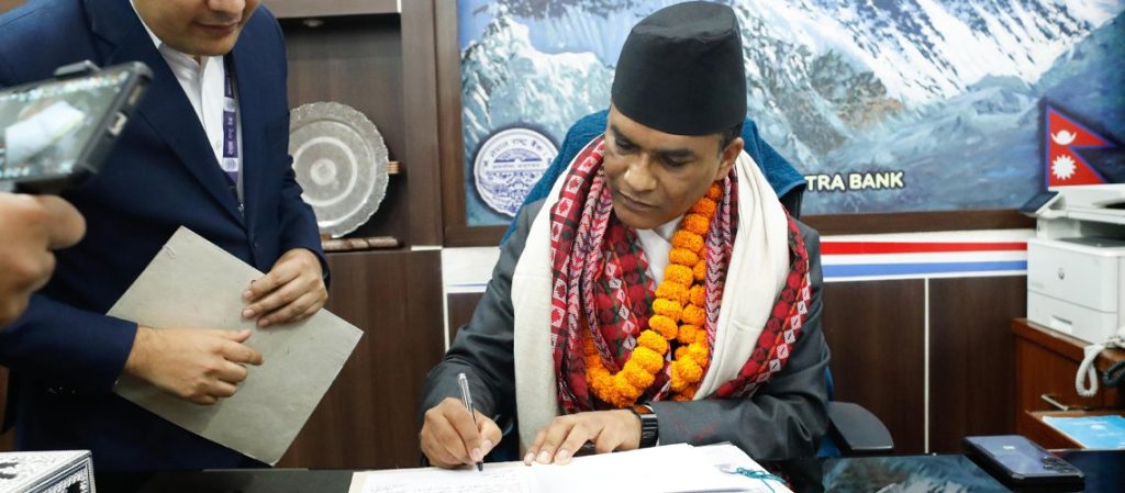 गभर्नर विश्वनाथ पौडेलविरूद्धको रिट हेर्न नभ्याइने