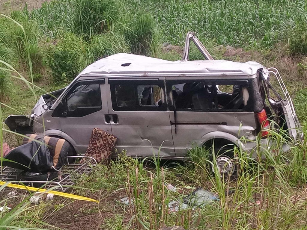 पोखरामा भएको माइक्रोबस दुर्घटमा ज्यान गुमाएका तीनैजनाको सनाखत