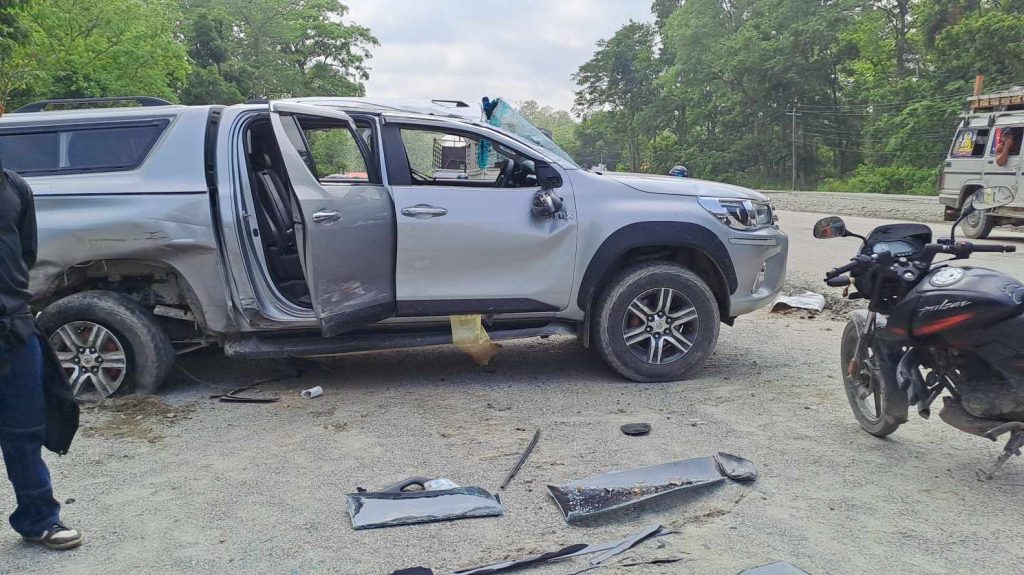 कोशी प्रदेशका चार सांसद चढेको गाडी दुर्घटना