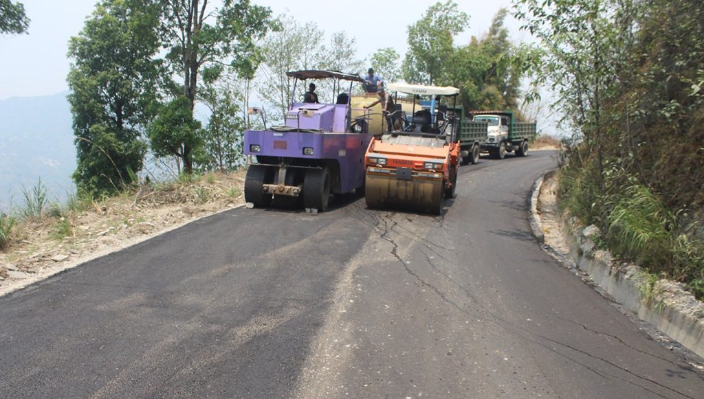 गोरखाको ताकुकोट जोड्ने सडक २८ वर्षपछि कालोपत्रे