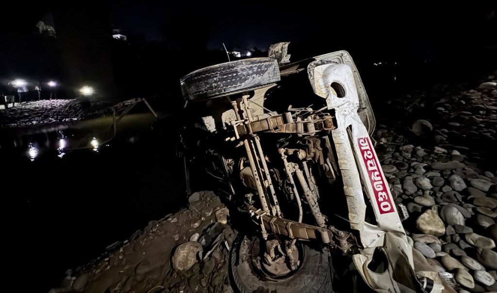 तनहुँको मादी पुलबाट जिप खस्दा तीन जनाको ज्यान गयो