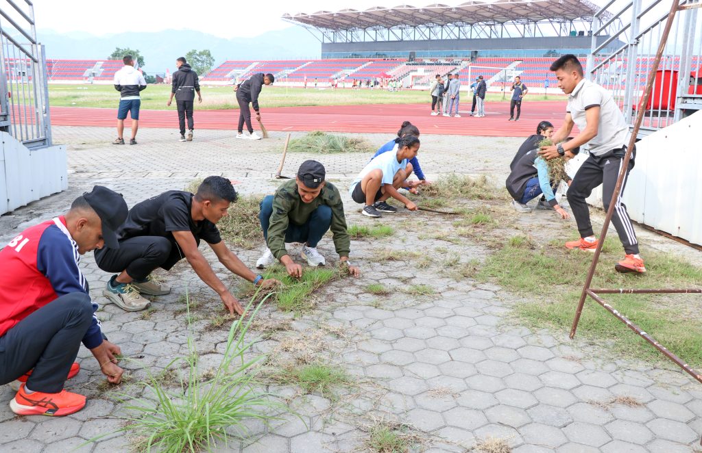 जिल्ला एथलेटिक्स संघ कास्कीद्धारा पोखरा रंगशाला सरसफाइ