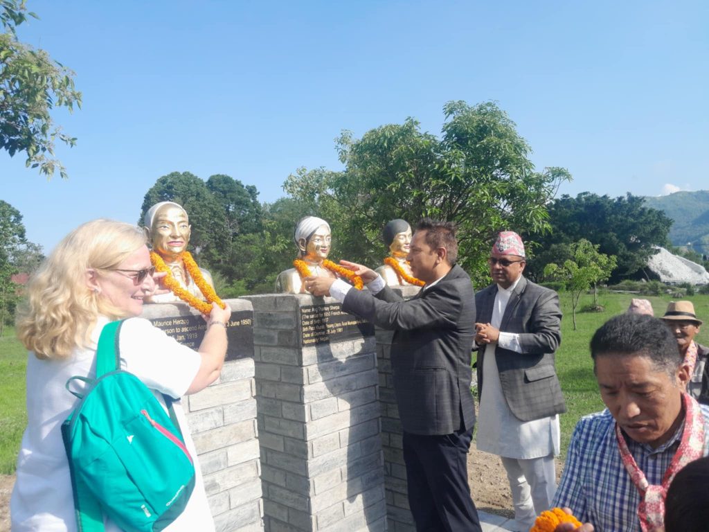 पर्वतीय संग्रहालयको नयाँ आकर्षण : हर्जाेगको आइस एक्स र सालिक