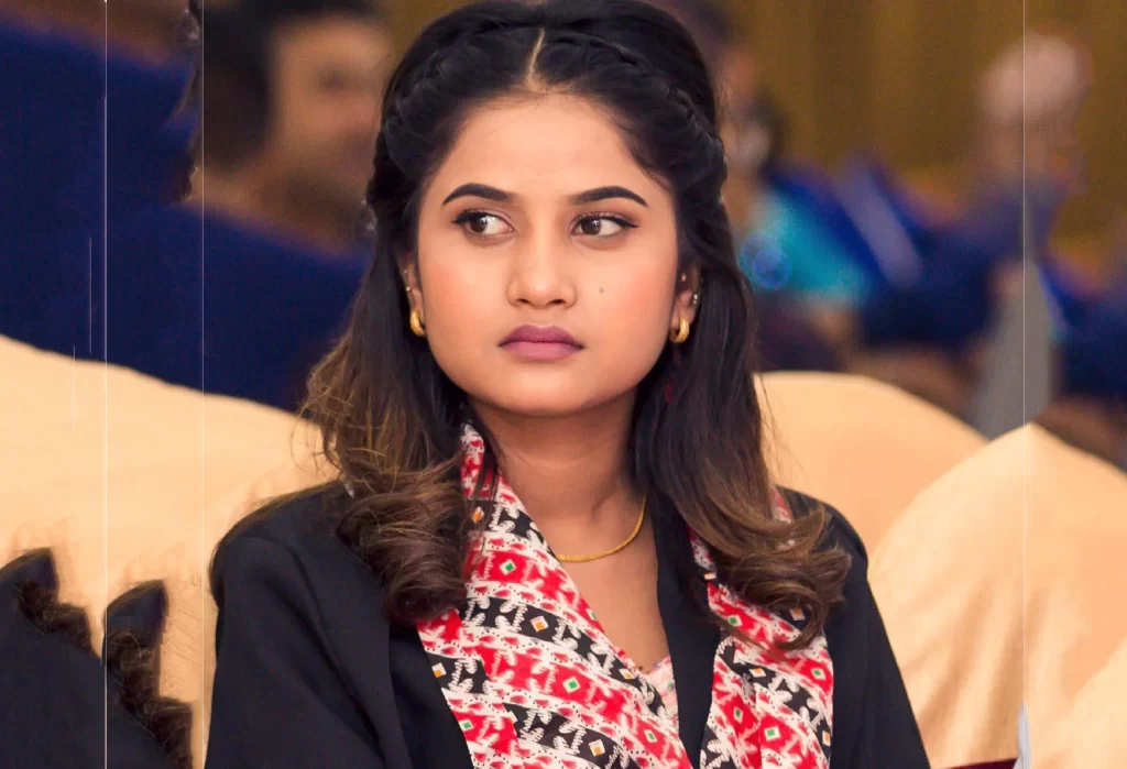 गायिका एलिना चौहानद्धारा चरित्र हत्या गर्नेहरुविरुद्ध साइबर ब्युरोमा उजुरी