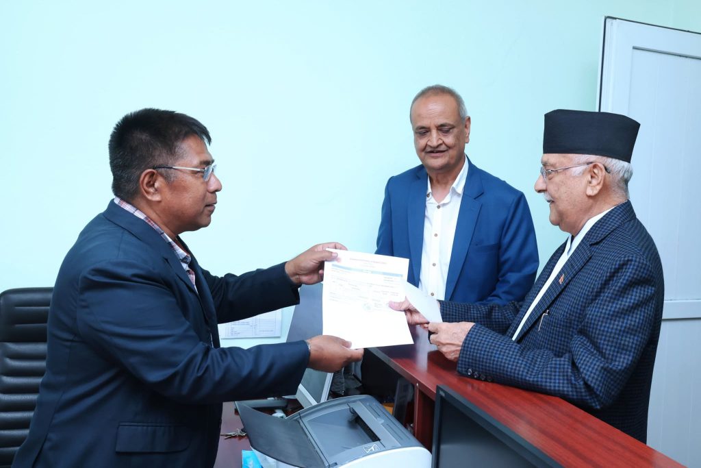 एमाले अध्यक्ष ओलीले पार्टी सदस्यता शुल्क र लेबी बुझाए