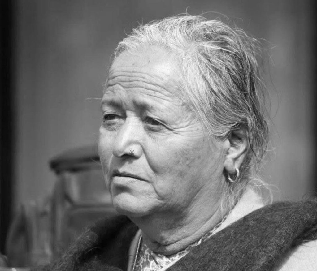 चलचित्र निर्देशक नारायण पुरीलाई मातृ शोक