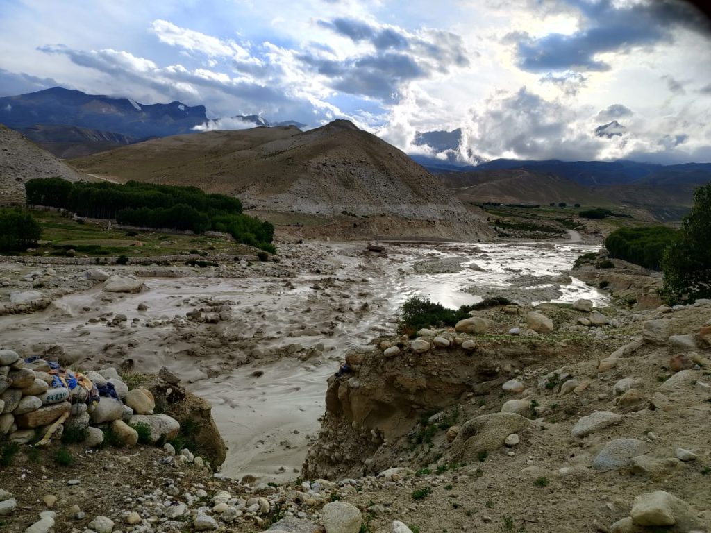 बाढीले उपल्लो मुस्ताङमा ६ वटा पुलमा क्षति