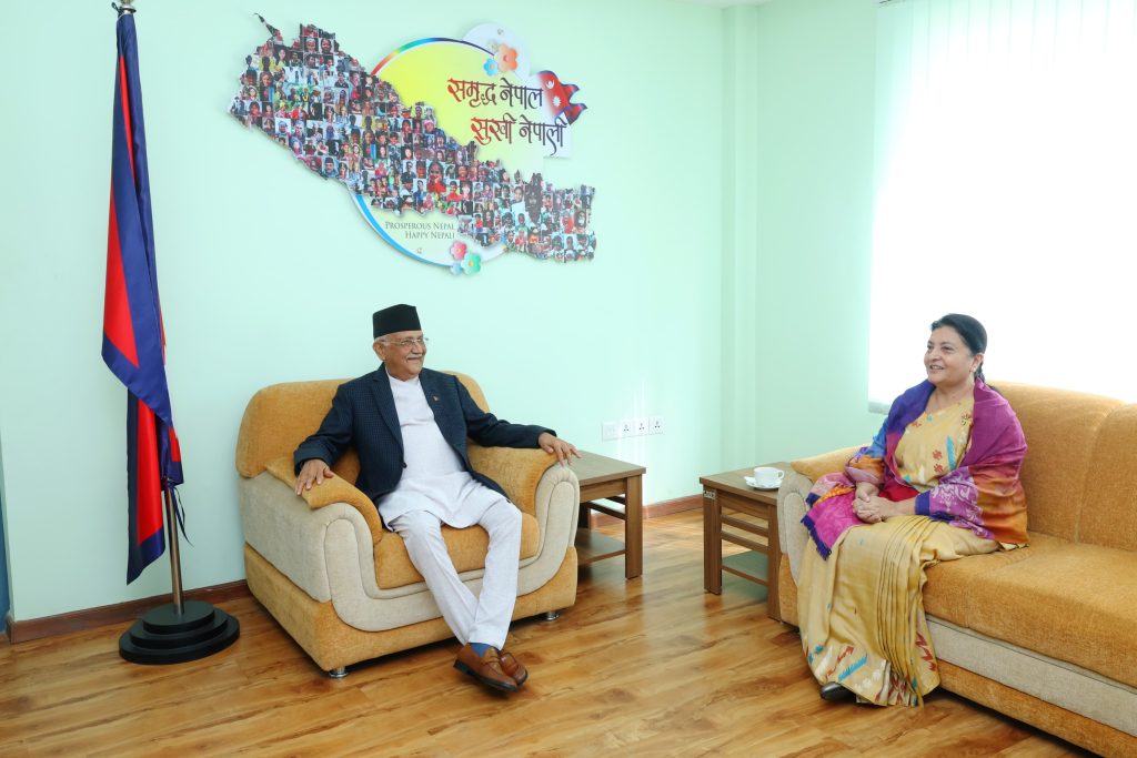 एमाले मुख्यालयमा प्रधानमन्त्री ओली र पूर्व राष्ट्रपति भण्डारी बीच भेटवाता सुरु