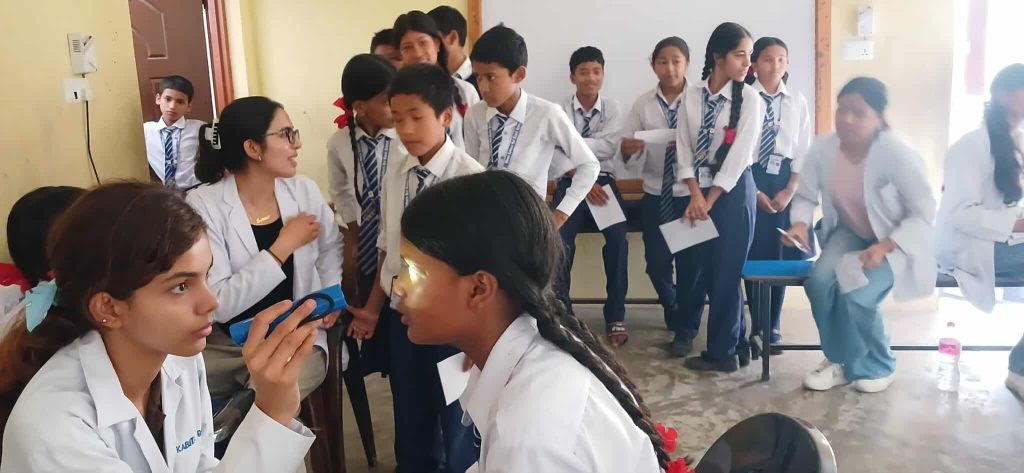 सहारामा हिमालयन आँखा अस्पतालद्धारा निशुल्क आँखा शिविर