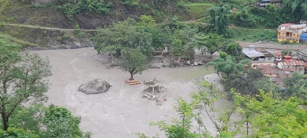 विश्वकै ठुलो शालिग्राम शिला एक महिनादेखि डुबानमा