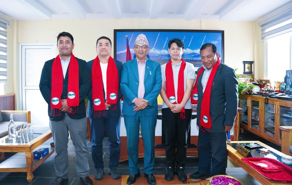 नागानो प्रीफेक्चरको टोली र  पोखरा महानगरपालिकाका प्रमुख आचार्य बीच भेटवार्ता