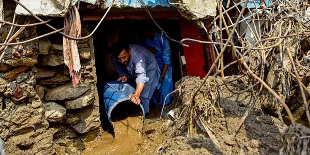 पाकिस्तानमा बाढी र पहिरोले ४८ घण्टामा ३२४ जनाले ज्यान गुमाए