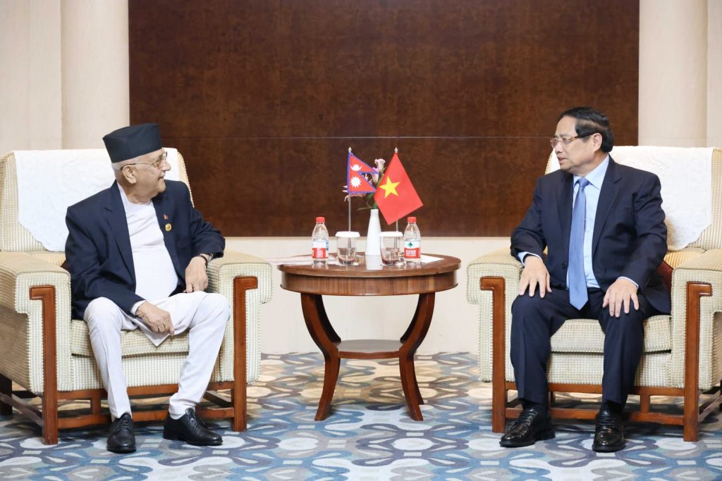 प्रधानमन्त्री ओली र भियतनामका प्रधानमन्त्री चिङबिच भेटवार्ता