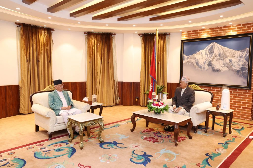 राष्ट्रपति भेट्न प्रधानमन्त्री ओली शीतल निवासमा