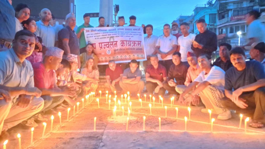 प्रदर्शनको क्रममा ज्यान गुमाएका जेनजीहरुको स्मरणमा पृथ्वीचोकमा दीप प्रज्वलन